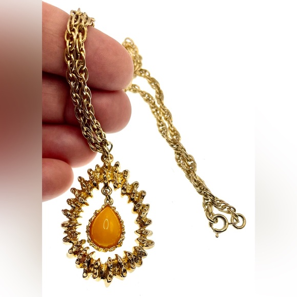 Vintage Jewelry - Vintage 1970s Signed Sarah Coventry
Honeycomb Tear Drop Pendant Necklace